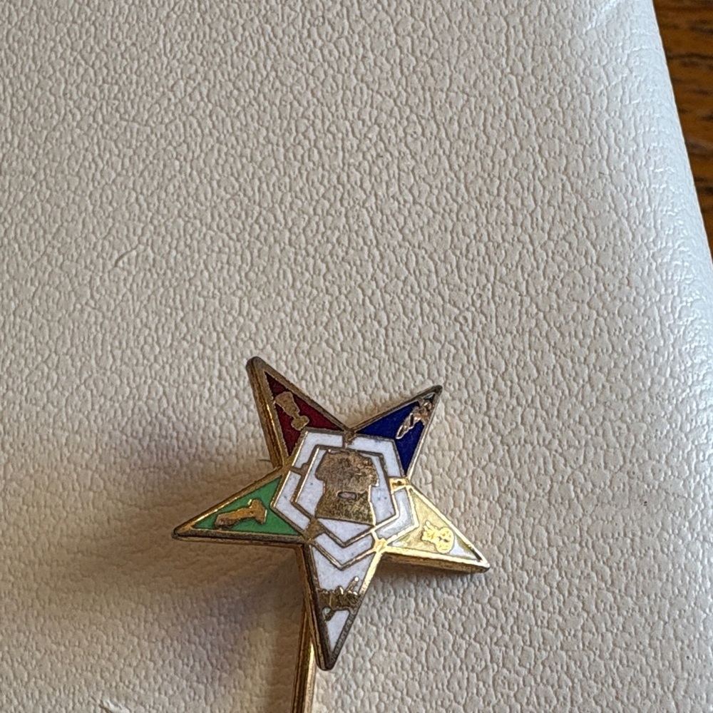Eastern Star Brooch, Bracelet and pillbox. Gold tone - Picture 5 of 9